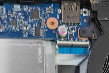 uszkodzony port usb w laptopie