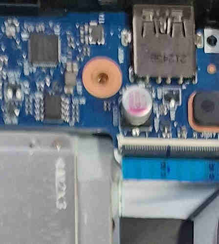 uszkodzony port usb w laptopie